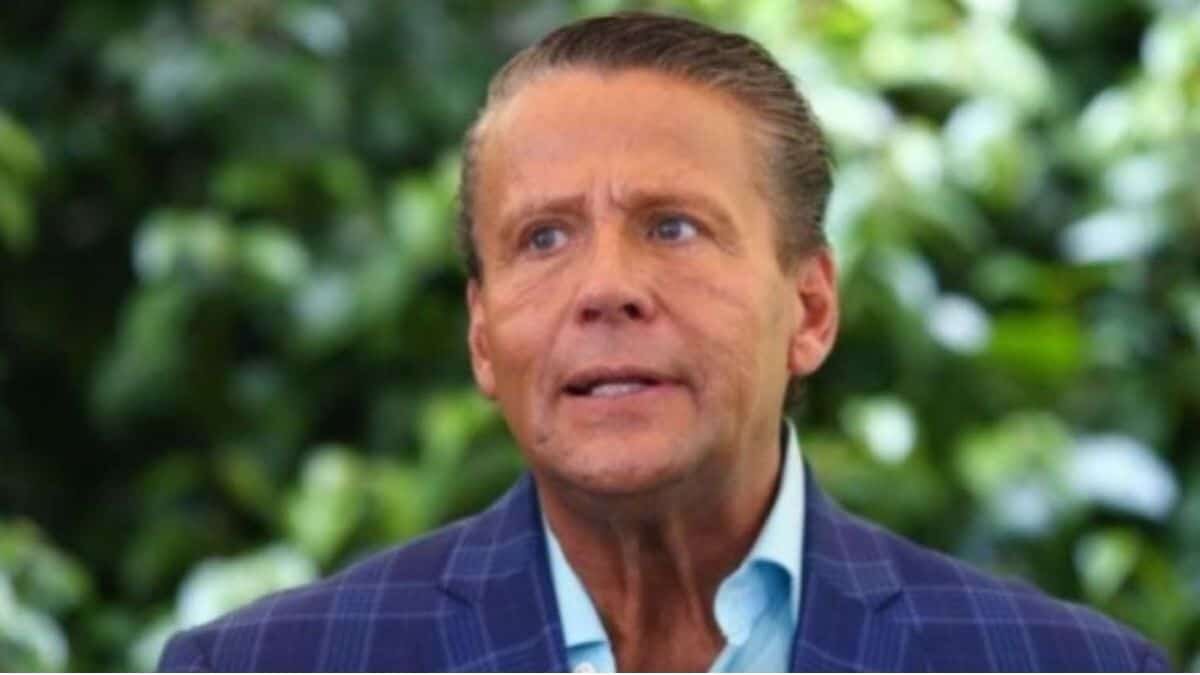 Estalla Alfredo Adame ante insultos en peluquería