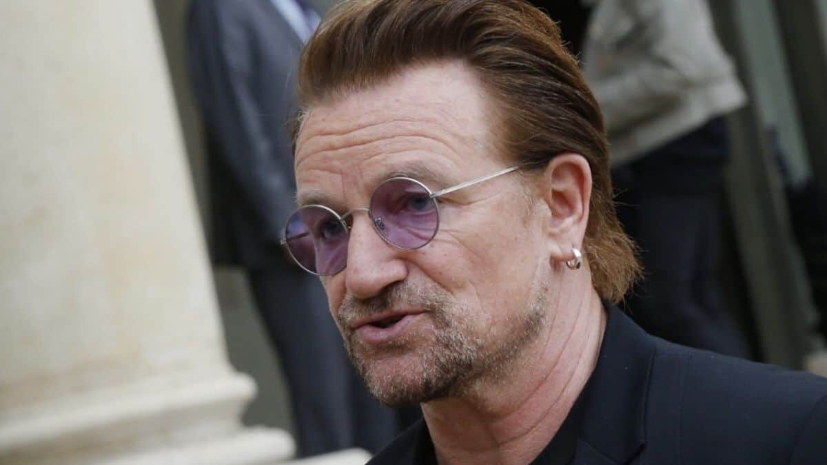 Hombre come gratis al ser confundido con Bono de U2