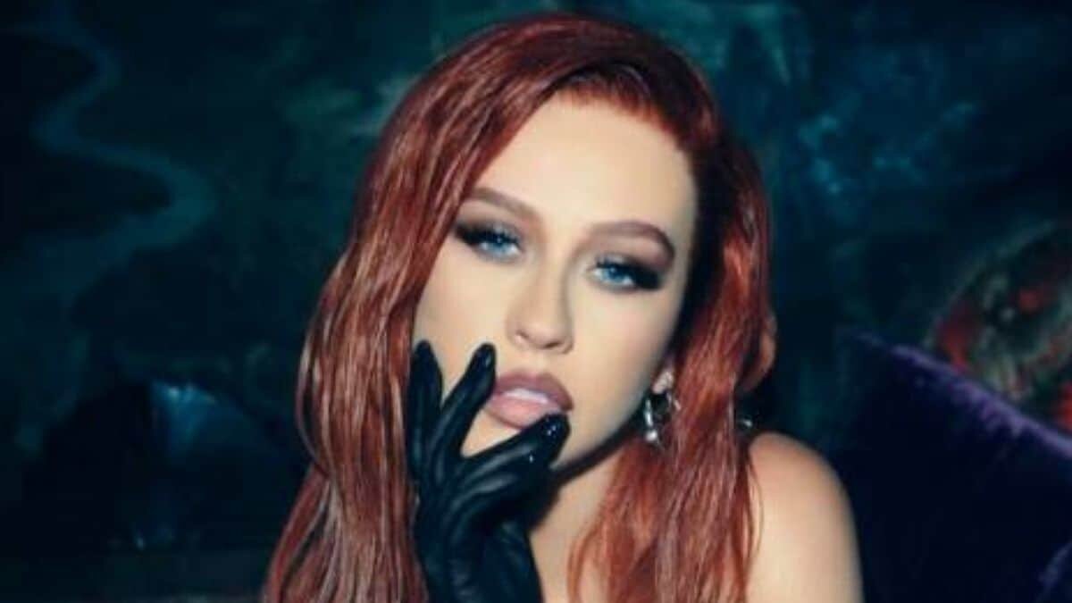 Sorprende Christina Aguilera con entallado vestido de látex