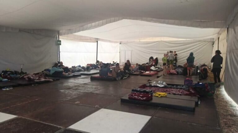 Instalan refugio temporal a ucranianos en Iztapalapa