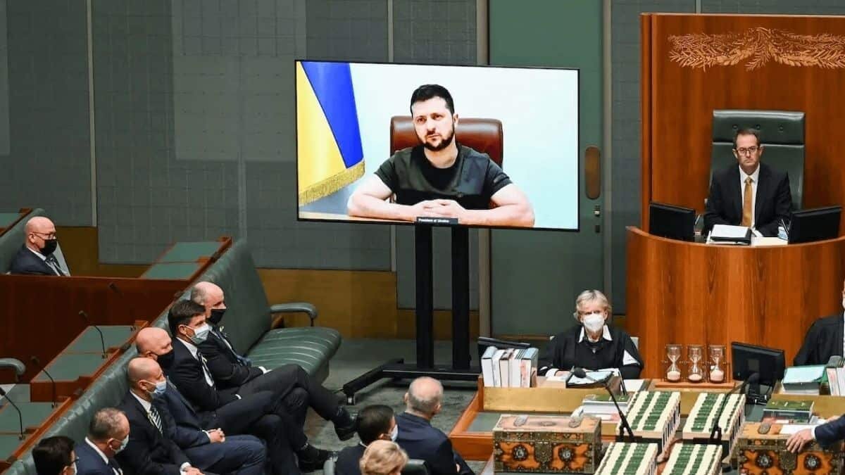 Degrada Volodímir Zelenski a generales ucranianos por “traidores”