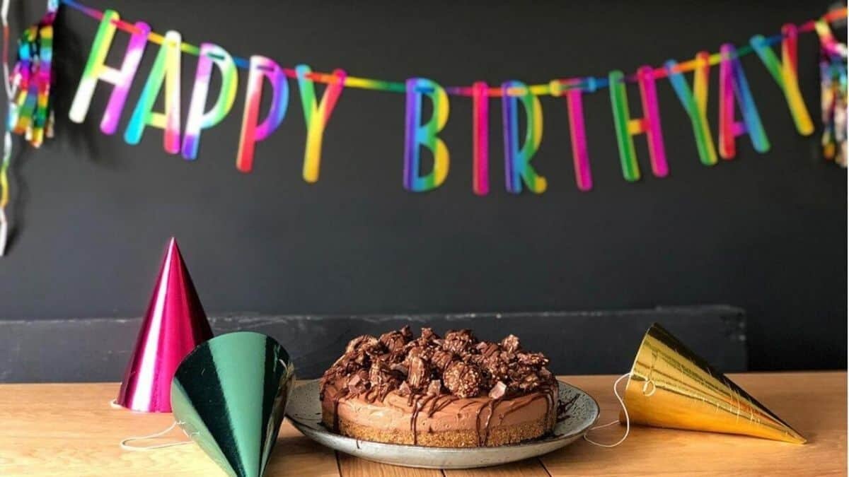 empleado demanda a empresa por fiesta de cumpleaños sorpresa