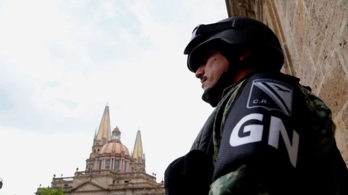 Captan agresión de elemento de GN a policías de Puebla (Video)