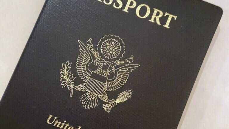 EU permitirá marcar pasaporte con una "X" a personas trans y no binarias