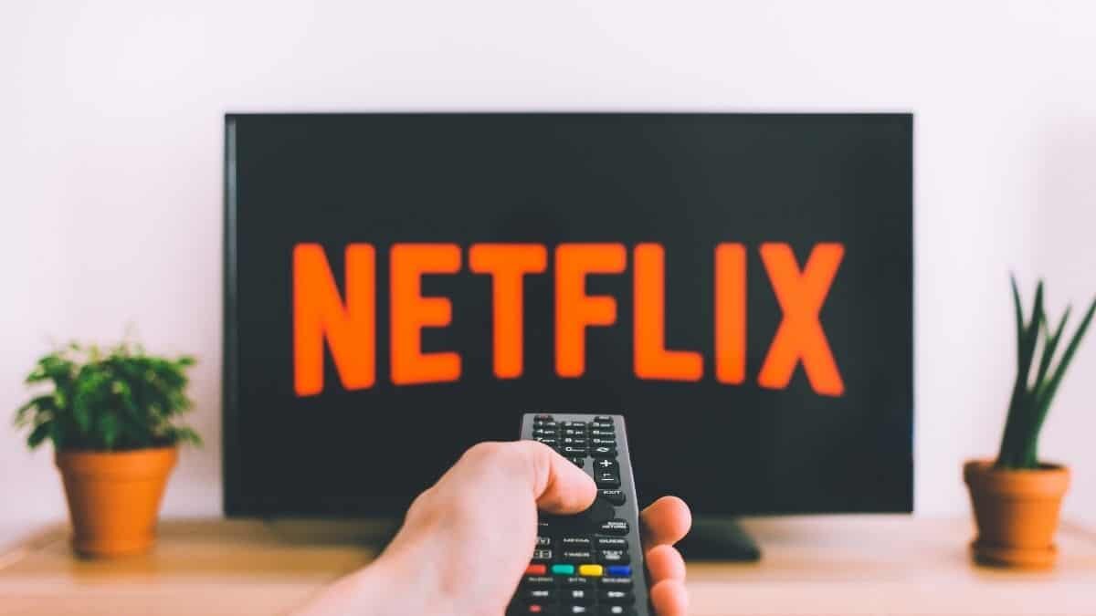 Pierde Netflix 200 mil suscriptores; se desploman acciones