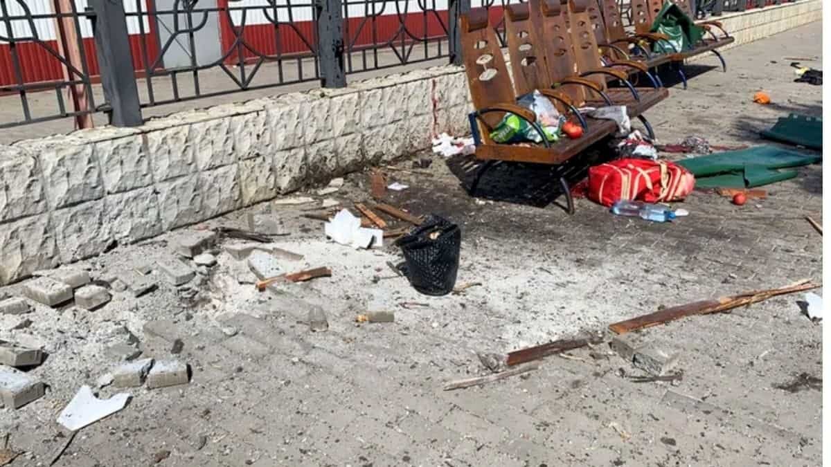 Deja al menos 50 muertos ataque ruso a estación de tren en Ucrania (Videos)