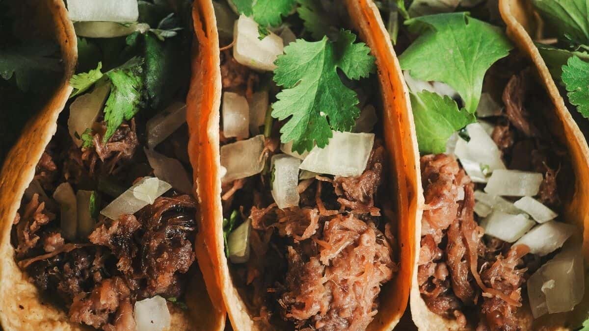 ¡Con todo para comer aquí! Pareja celebra su boda en taquería (Video)