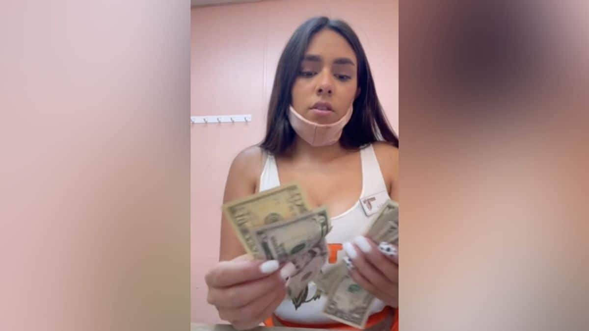 Presume mesera de Hooters propinas de más de 4 mil pesos diarios (Video)