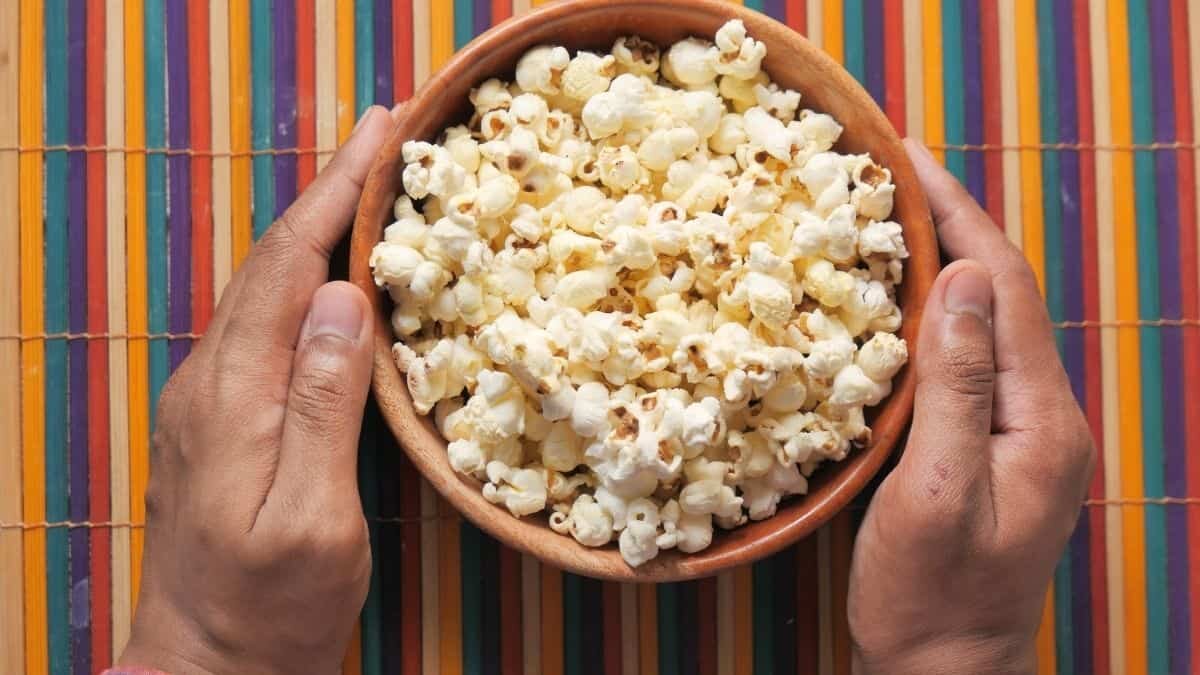 Advierten sobre peligros de comer palomitas de microondas