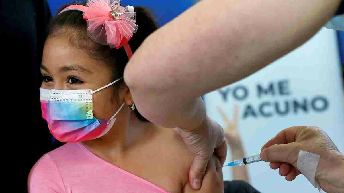El gobierno de México analiza si vacuna a los niños de 5 a 11 años con los inmunógenos de Pfizer, Abdala, Sinovac.