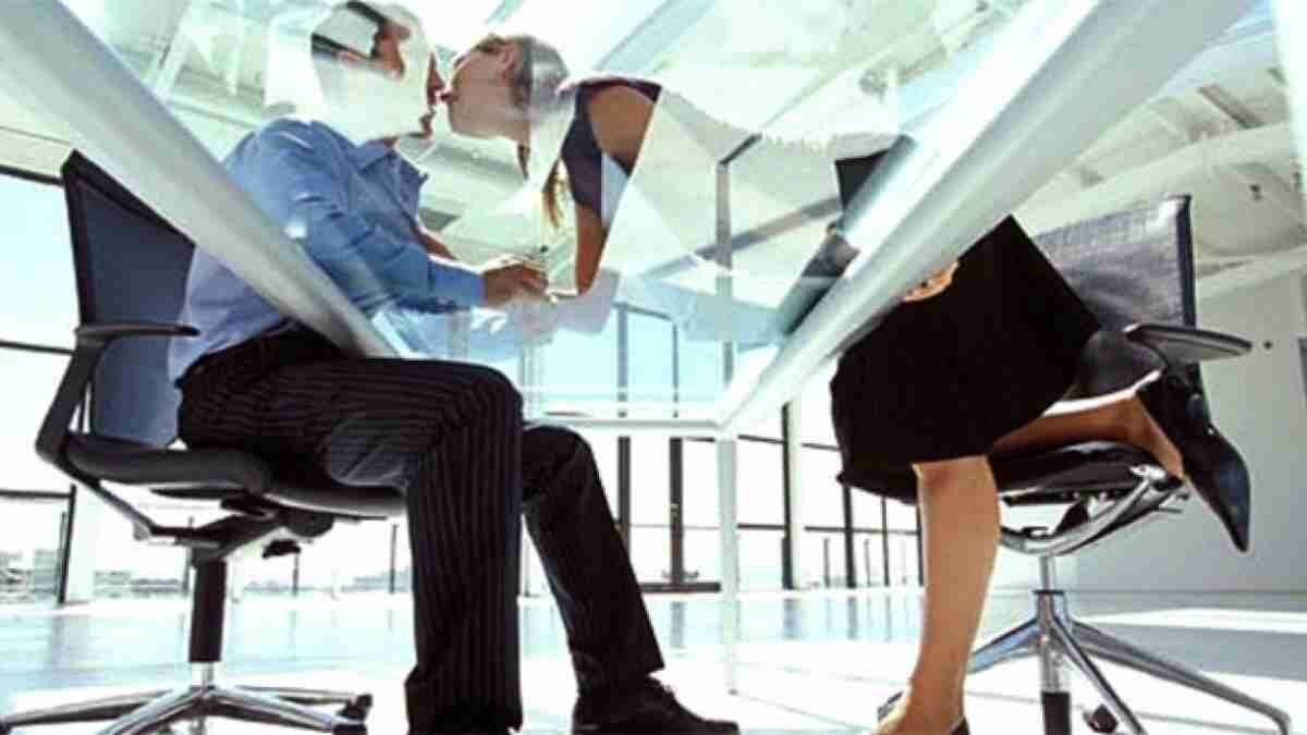 Un estudio de la Sociedad para la Gestión de Recursos Humanos (SHRM) de Estados Unidos reveló que los romances en el trabajo aumentaron, a pesar del home office.