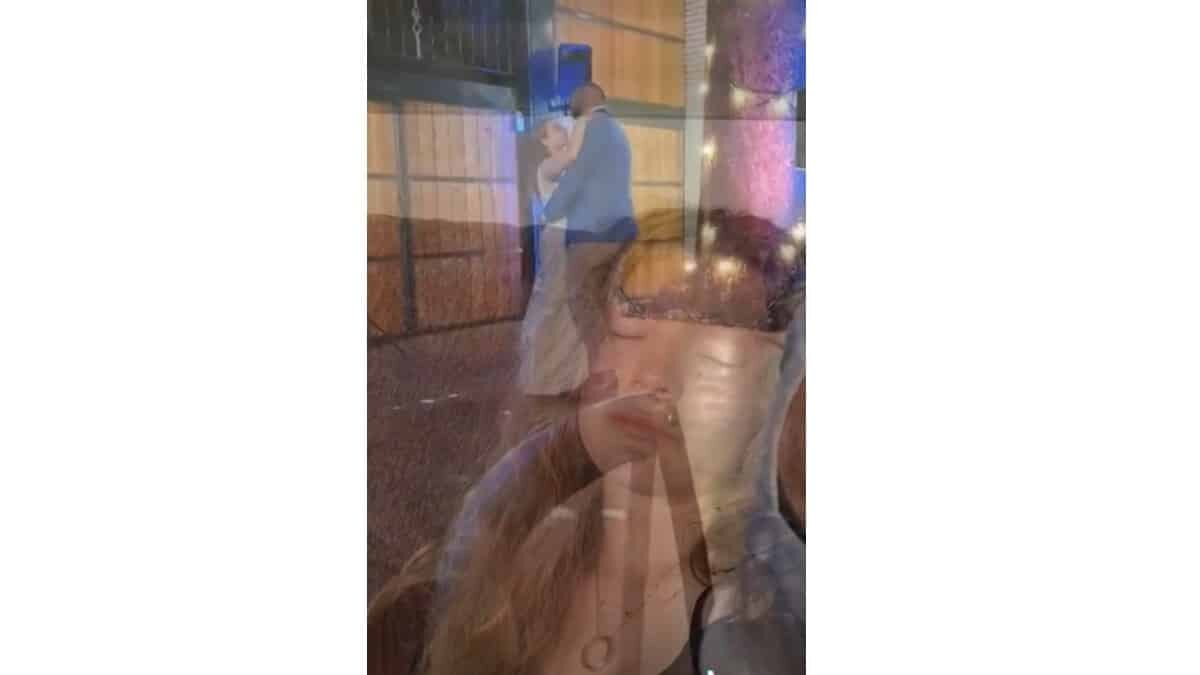 Mujer reclama a esposo no contestar; estaba muerto (Video)