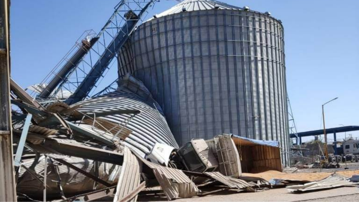 Colapsa silo en Torreón y sepulta a trabajadores (Video)