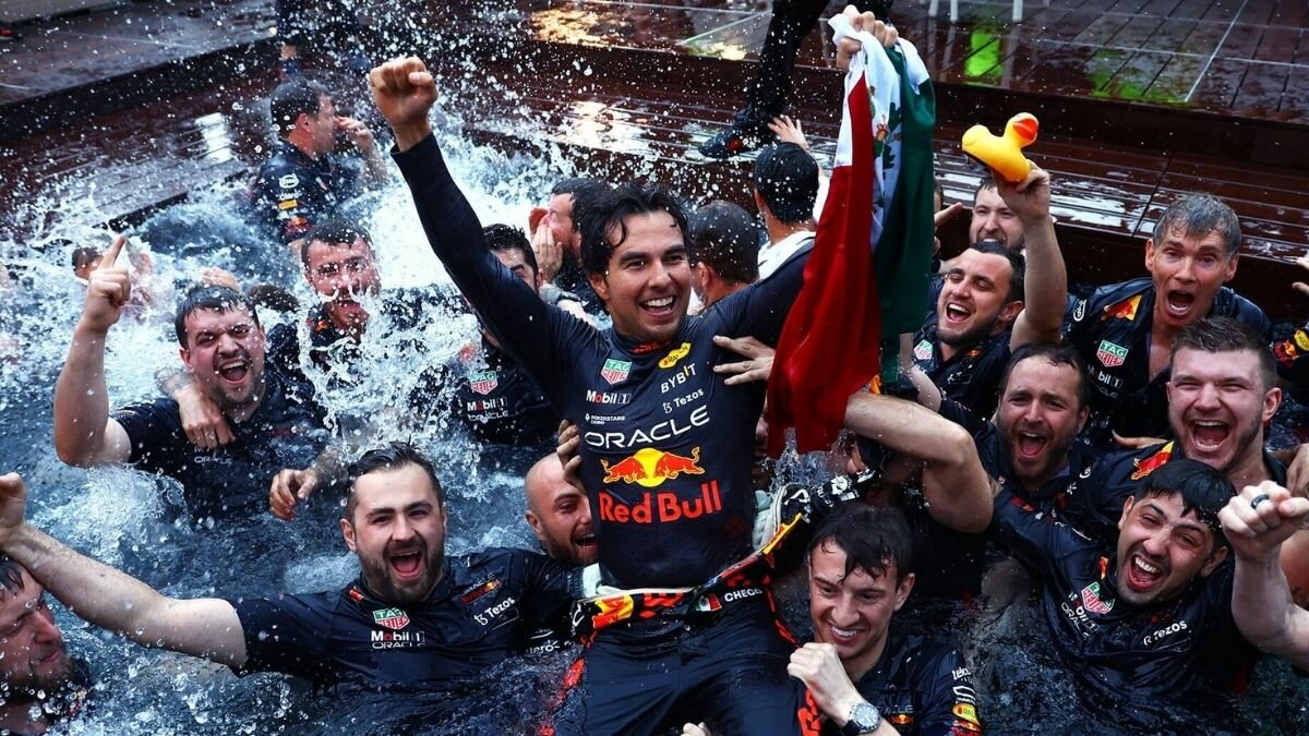 'Checo' Pérez renueva con Red Bull hasta 2024