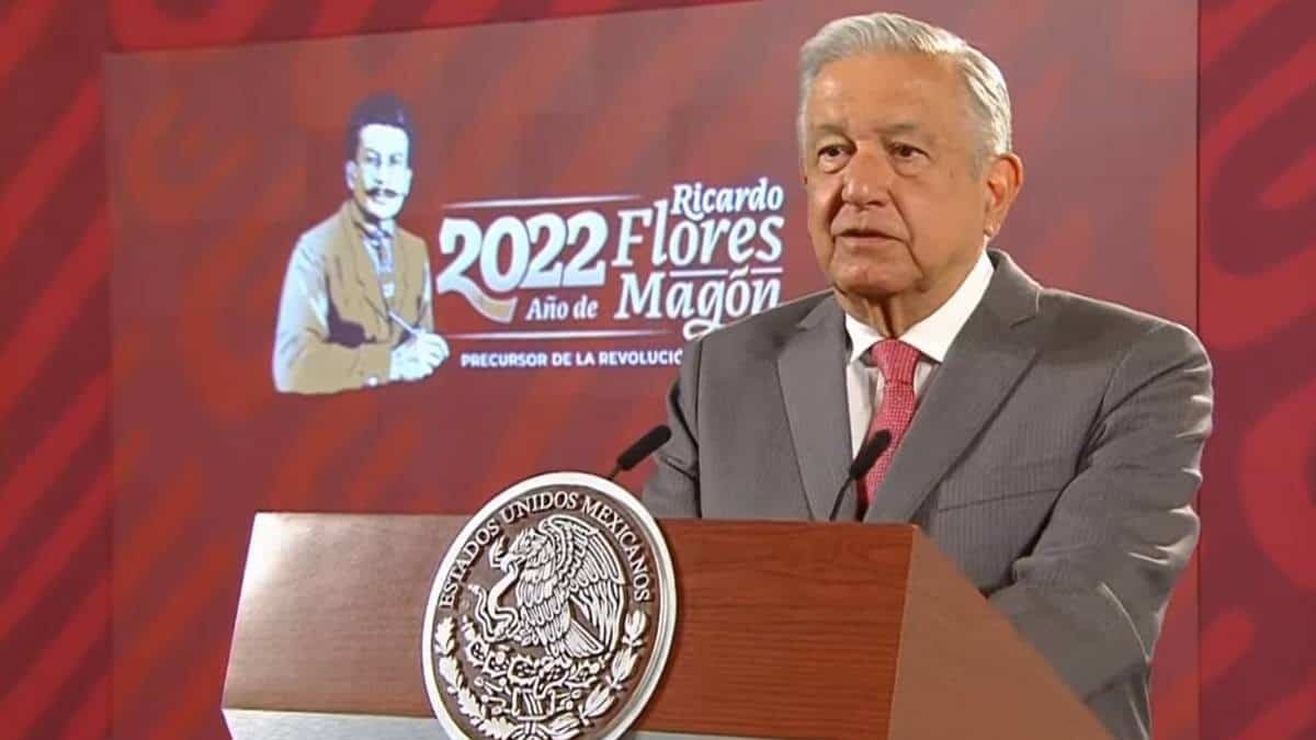 El presidente felicitó a las mamás en su día y anunció un concierto en su honor.