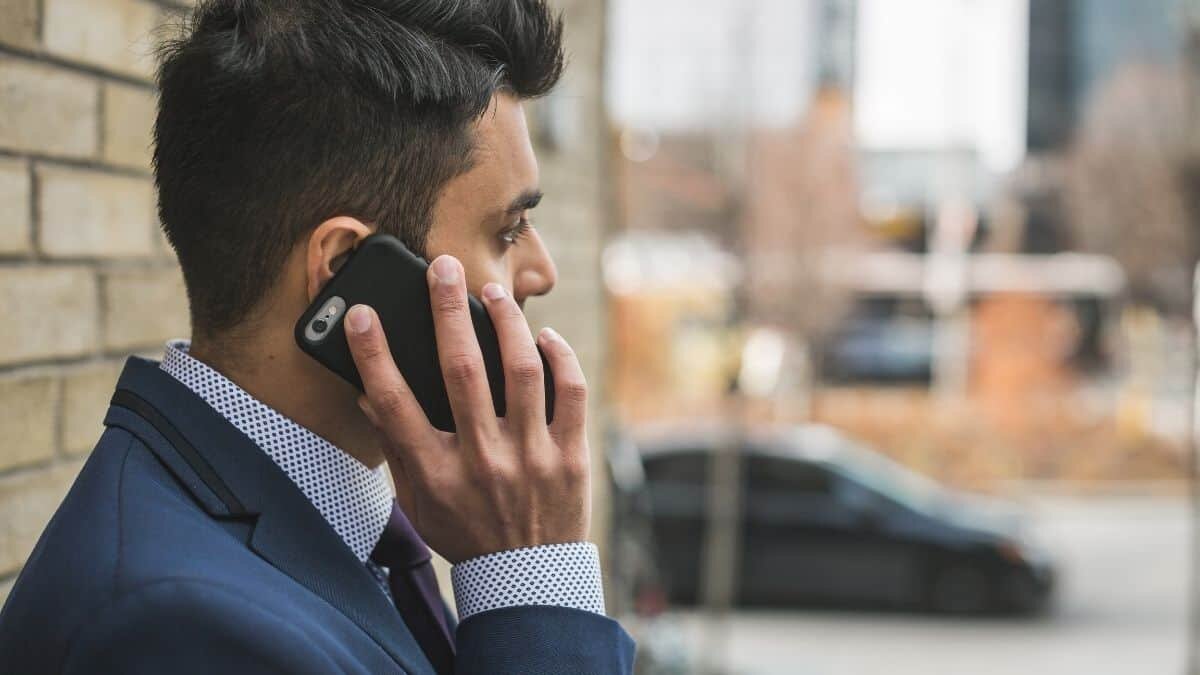 Así podrás escuchar audios de WhatsApp sin que nadie lo sepa