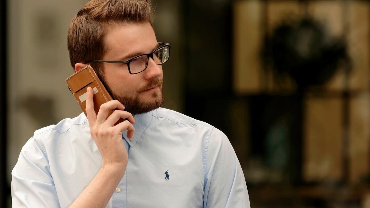 Así podrás escuchar audios de WhatsApp sin que nadie lo sepa
