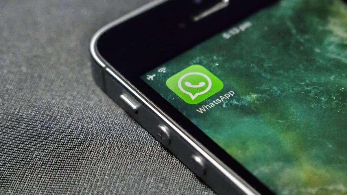 Así podrás escuchar audios de WhatsApp sin que nadie lo sepa