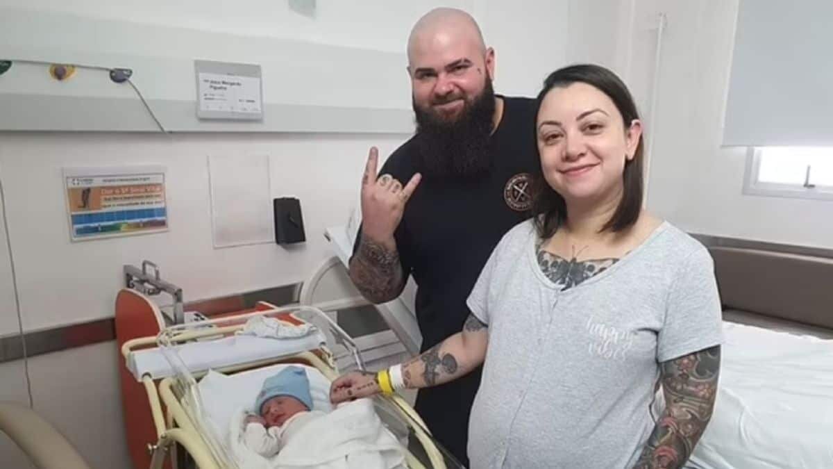Nace bebé en pleno concierto de Metallica (Video)