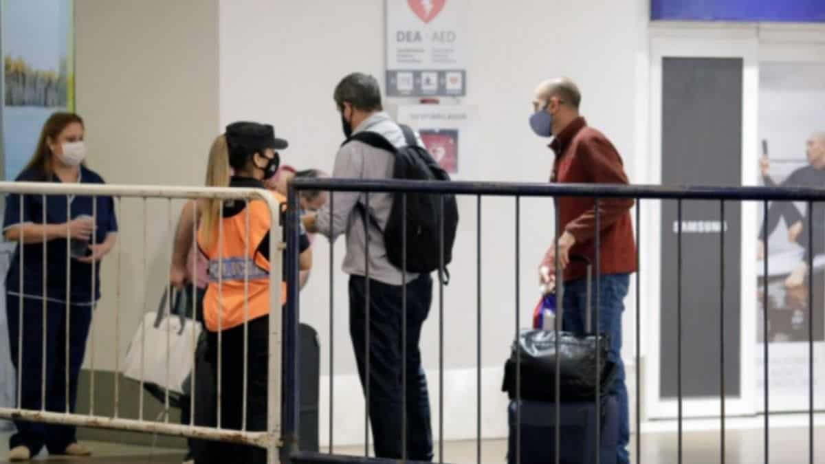 Provoca mujer falsa alerta de bomba para retrasar vuelo de su novio