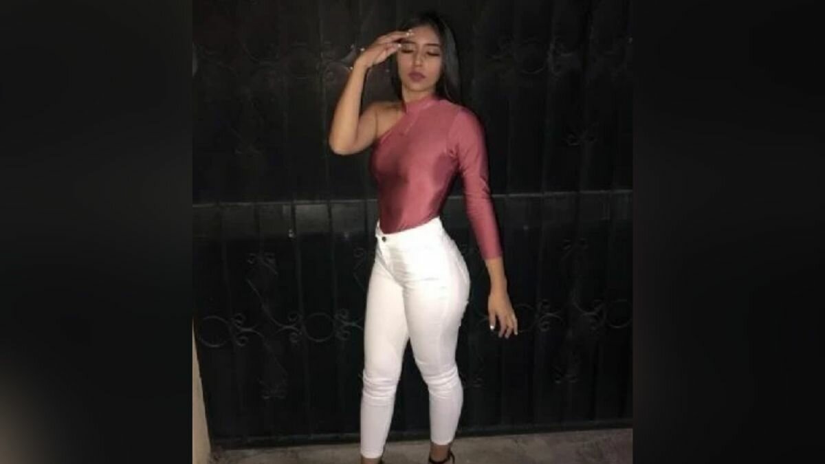 Sorprende chica del Oxxo con atrevido atuendo para playa