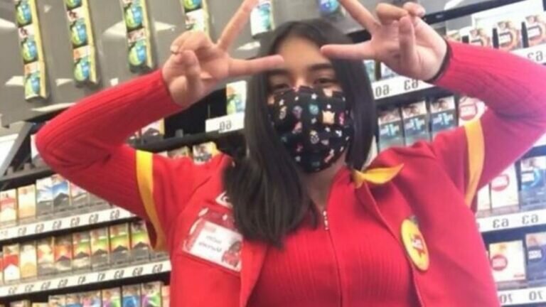 Sorprende chica del Oxxo con atrevido atuendo para playa