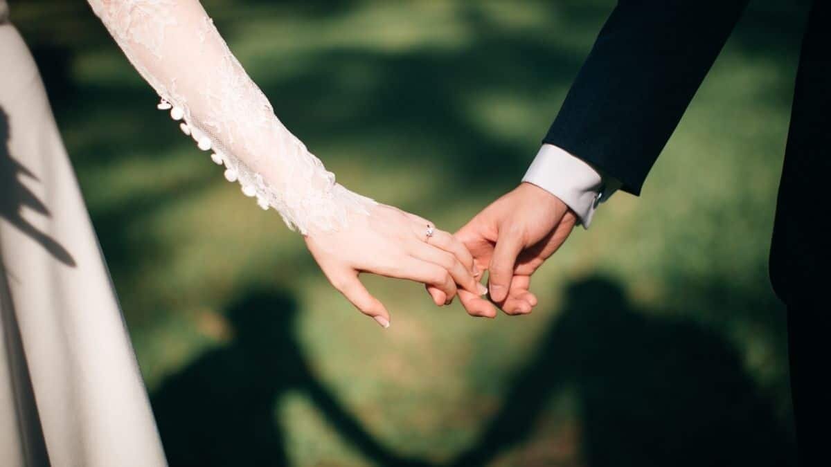 Cancela hombre boda tras incidente entre su novia y mascota