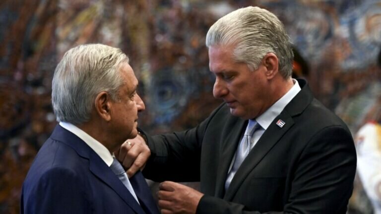 AMLO se une a una larga lista de personajes de "dudosa" credibilidad y desapegados de la democracia.