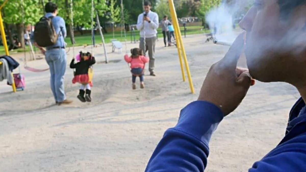 Prohibirán fumar en espacios públicos