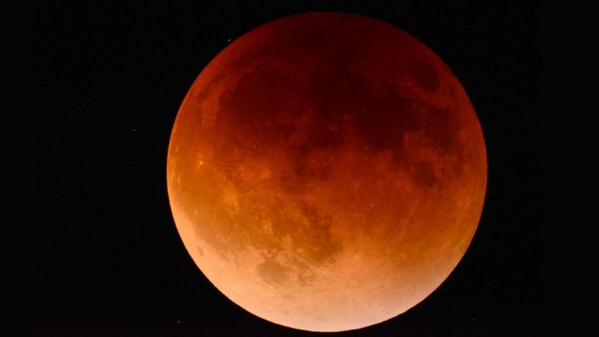 Disfruta las mejores imágenes del eclipse lunar