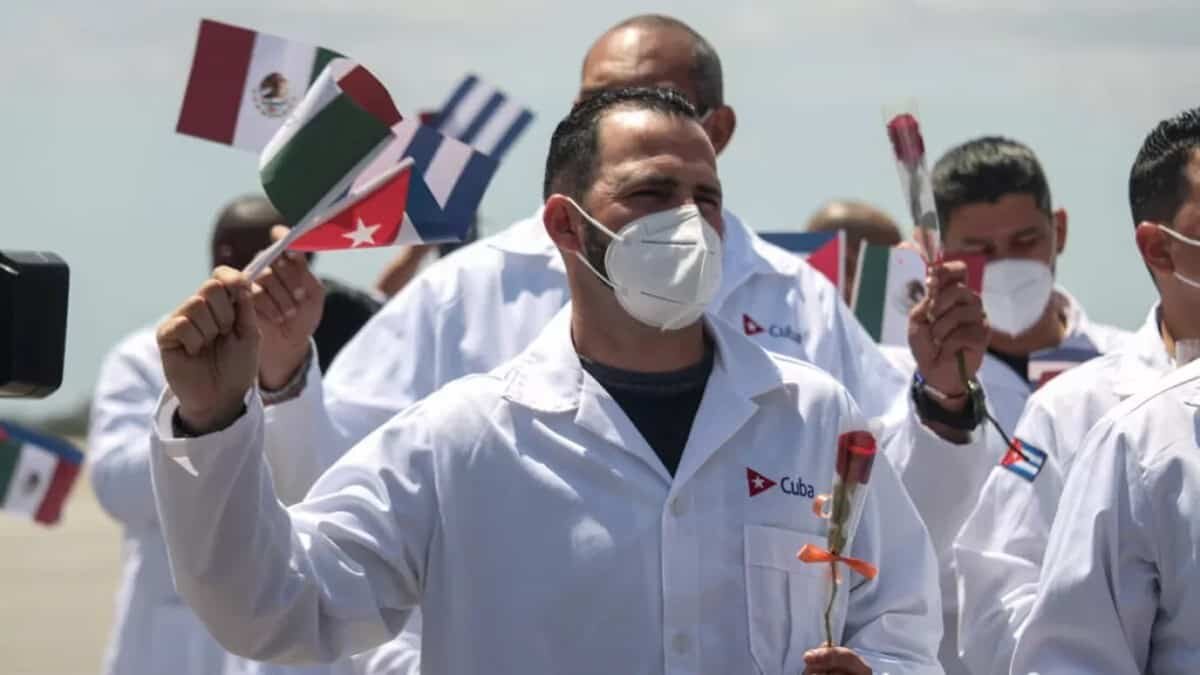 AMLO se une a una larga lista de personajes de "dudosa" credibilidad y desapegados de la democracia.