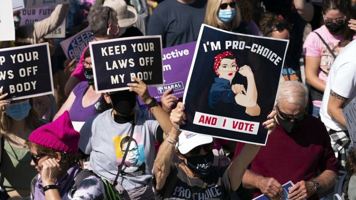 Hay una indignación total en EU por la revocación del derecho al aborto, pues vulnera los derechos de todas las mujeres de decidir sobre su cuerpo.