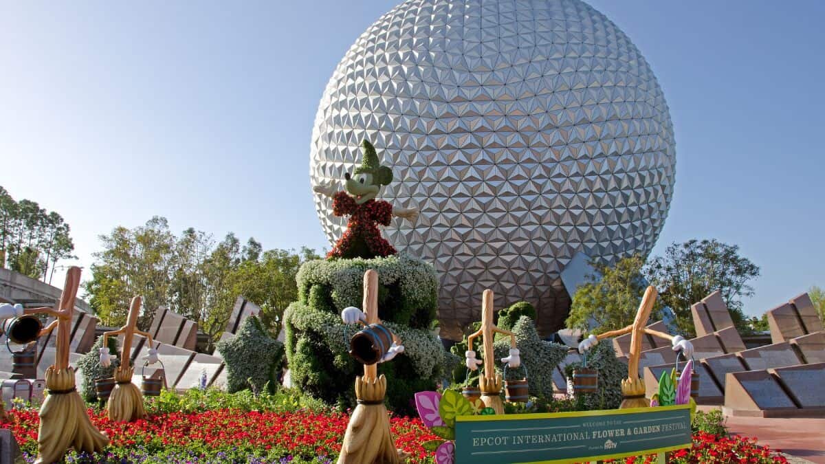 ¡Yo me opongo! Arruina trabajador de Disney propuesta de matrimonio (Video)