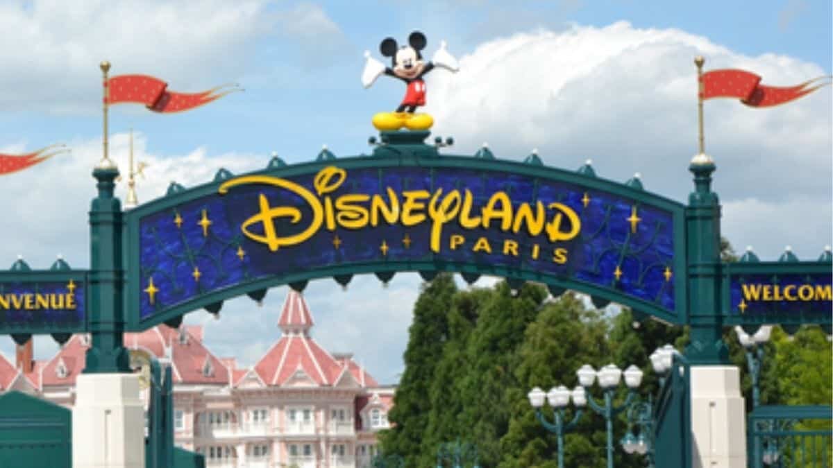 ¡Yo me opongo! Arruina trabajador de Disney propuesta de matrimonio (Video)