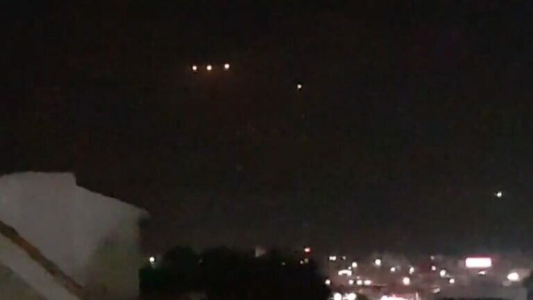 ¡Y nadie hace nada! Aparecen supuestos ovnis en cielo de México (Videos)