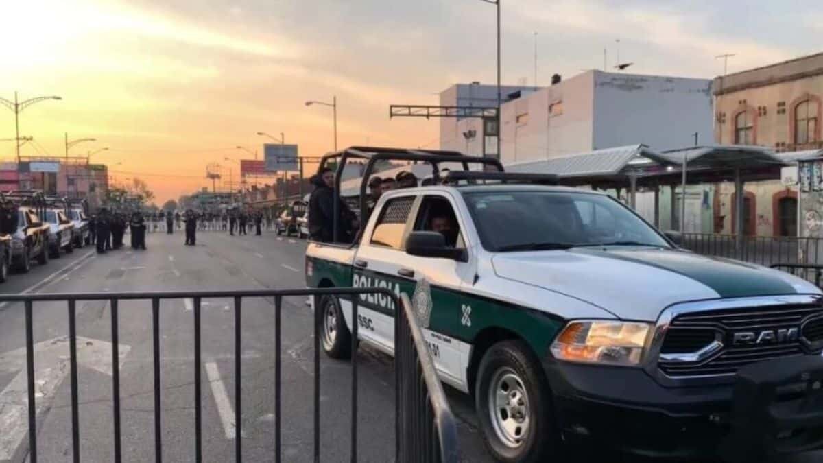 Retiran a ambulantes que afectaban Eje 1 en Tepito