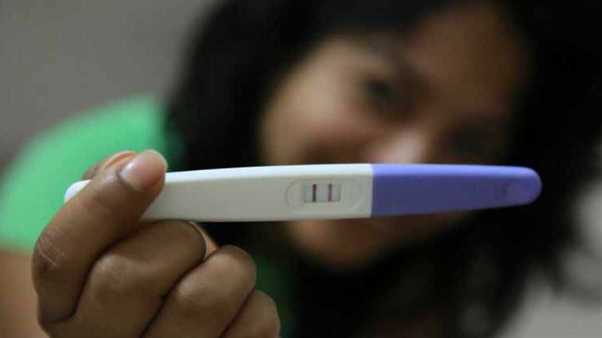 Amigas se embarazan al mismo tiempo; tendrán cinco niñas