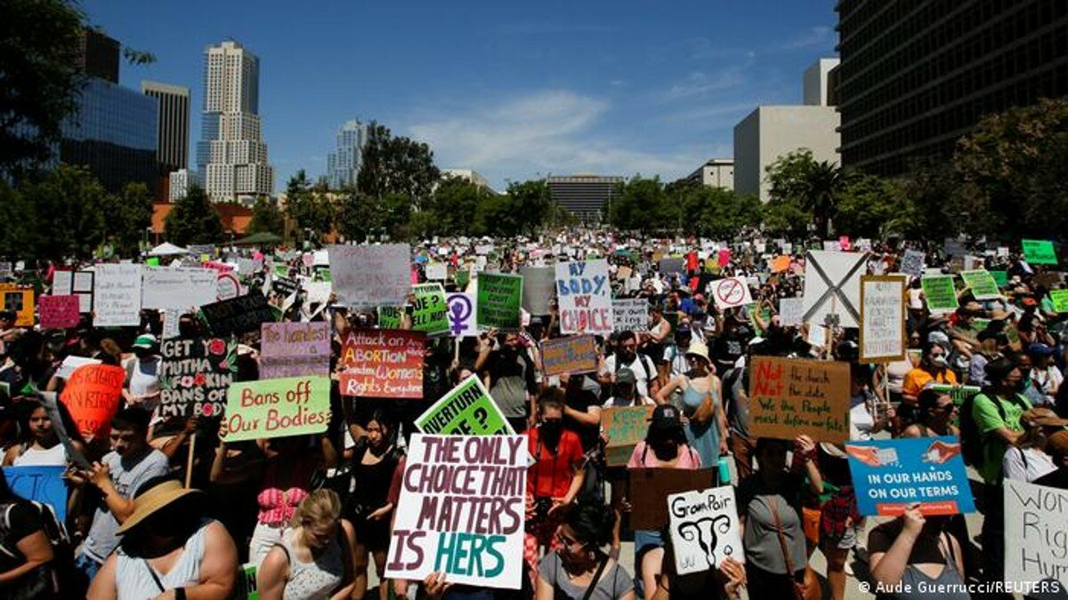 Hay una indignación total en EU por la revocación del derecho al aborto, pues vulnera los derechos de todas las mujeres de decidir sobre su cuerpo.