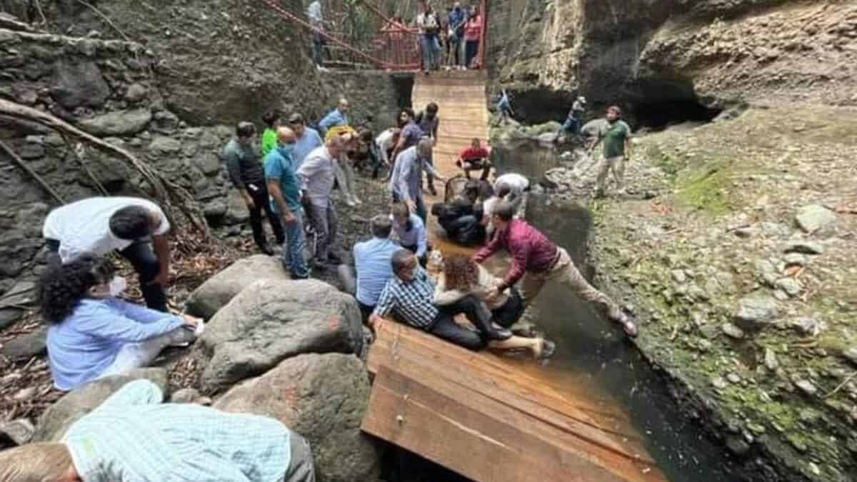 Caen alcalde de Cuernavaca y funcionarios tras colapso de puente (Video)