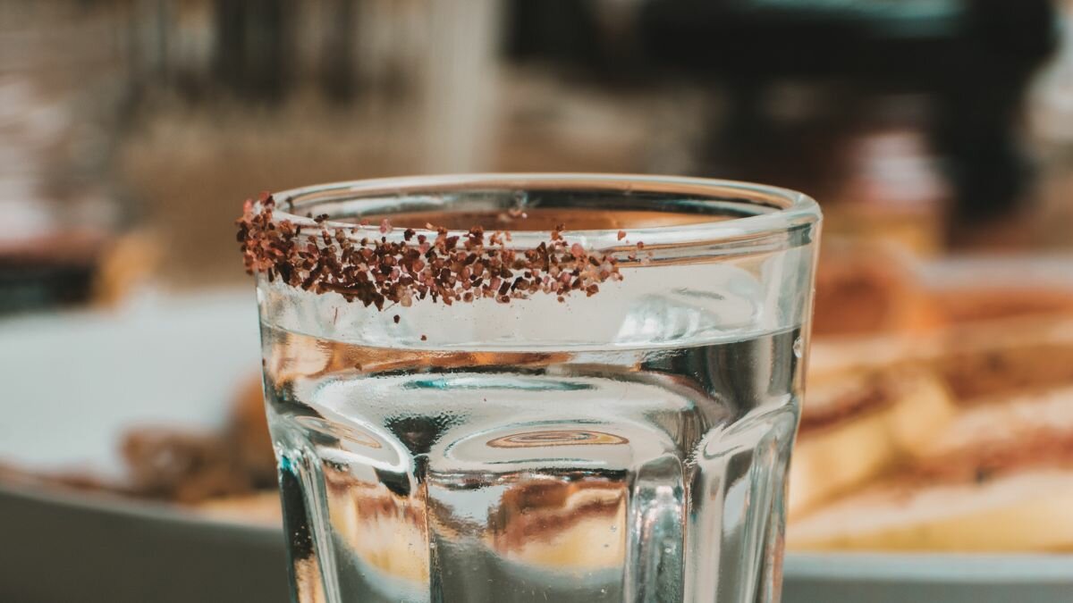 Sufren productores de mezcal por alza en los precios de envases