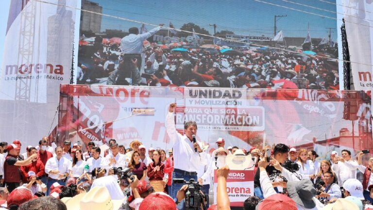 Con consignas como ¡Presidente, presidente! o ¡Monreal presidente! el senador fue recibido por simpatizantes en Coahuila,