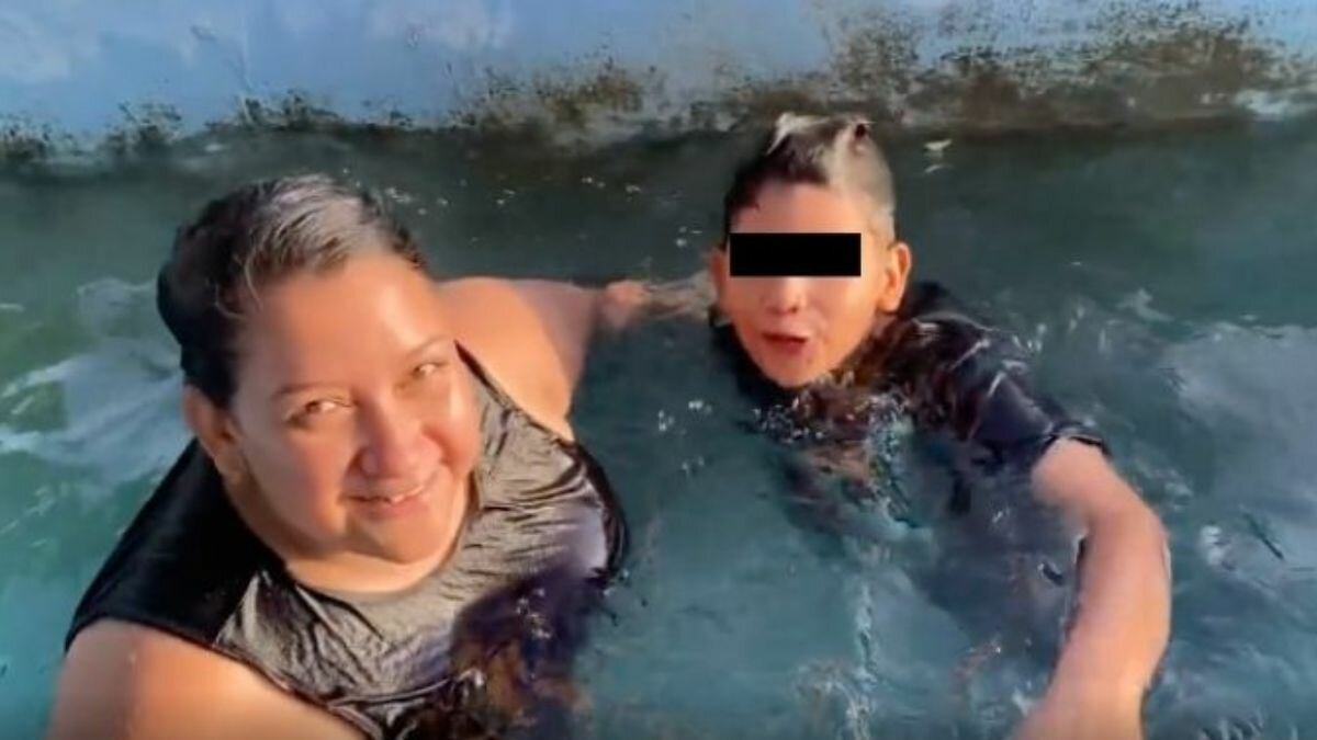 ¡No hay respeto! Familia se refresca en pileta de panteón