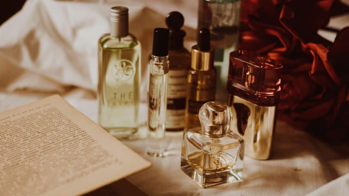 Usa estos 5 trucos para que tu perfume dure más