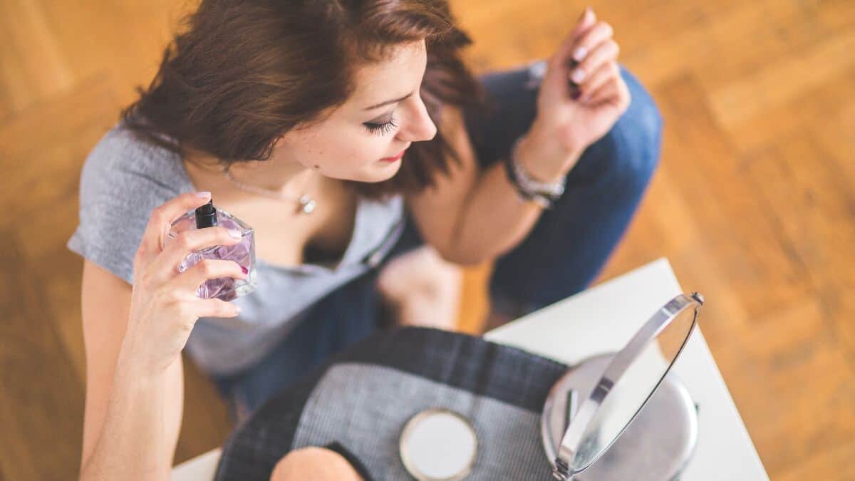 Usa estos 5 trucos para que tu perfume dure más