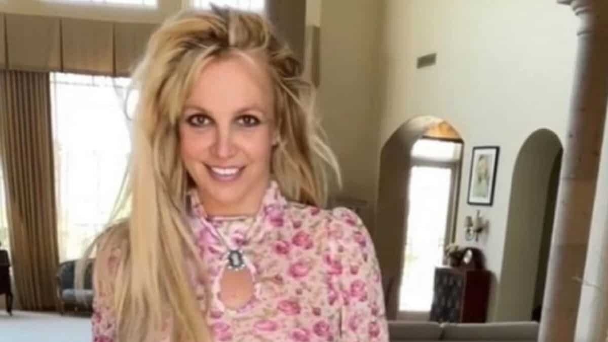 Presume Britney Spears como Dios la trajo al mundo y enciende las redes (Video)