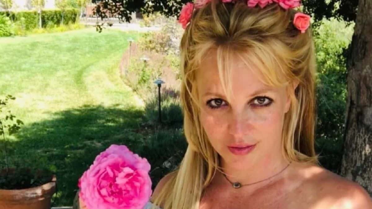 Presume Britney Spears como Dios la trajo al mundo y enciende las redes (Video)