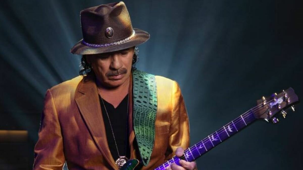 Así se encuentra Carlos Santana tras desmayo en el escenario