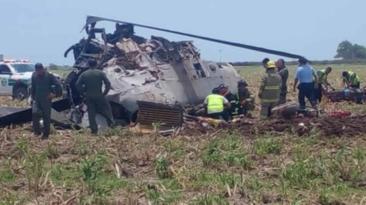 Confirman que marinos que murieron tras desplome de helicóptero colaboraron en detención de Caro Quintero.