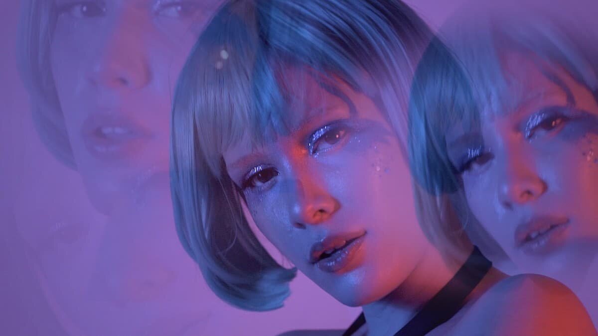 Uno de los lanzamientos más interesantes que hubo el fin de semana es “Lo Siento” de Carla Gal, artista mexicana que une sus pasiones mas grandes la música y el maquillaje.