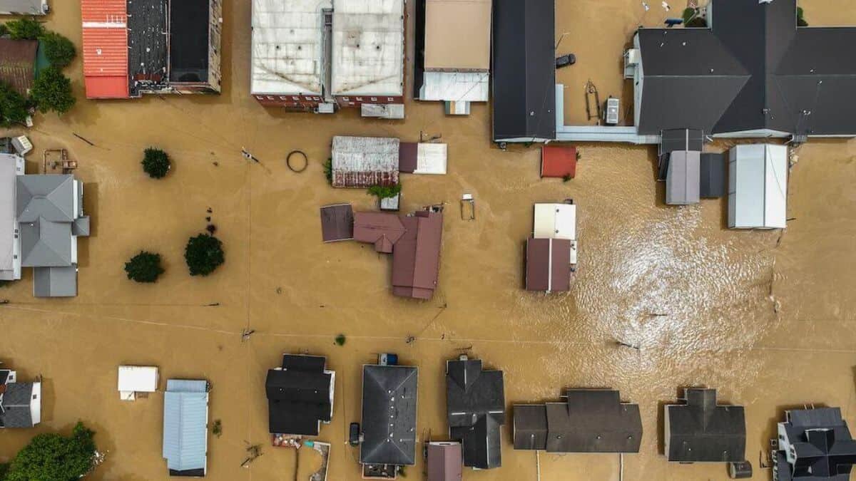 Mueren 16 personas en inundaciones en Kentucky